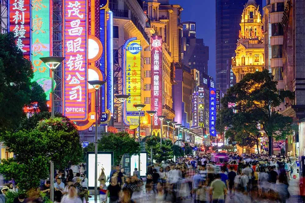 Shanghai shopping street night 1000x667 1