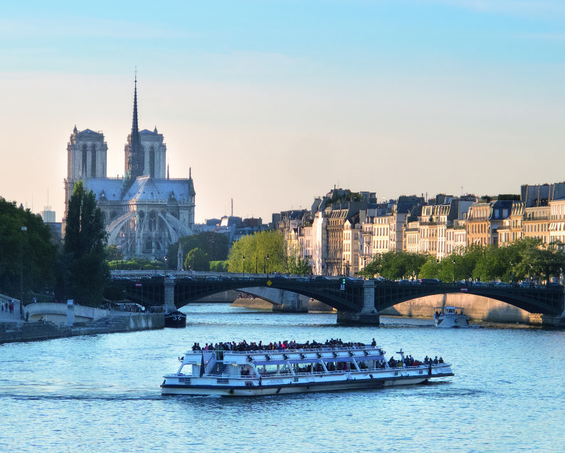 السين Cruise on the Seine